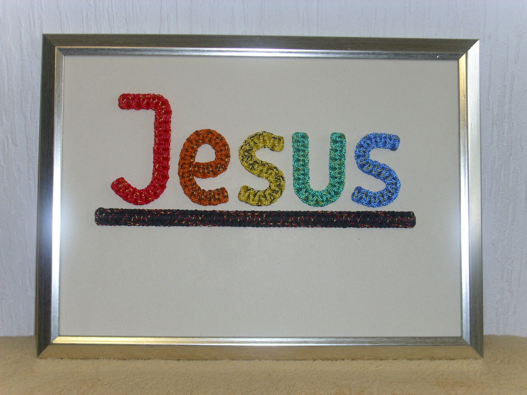 JESUS in Regenbogenfarben geknotet, mit Rahmen, ca. 24 x 32 cm, Best.Nr. 031, 35,- Euro
